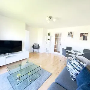 Thames View In Apartment London